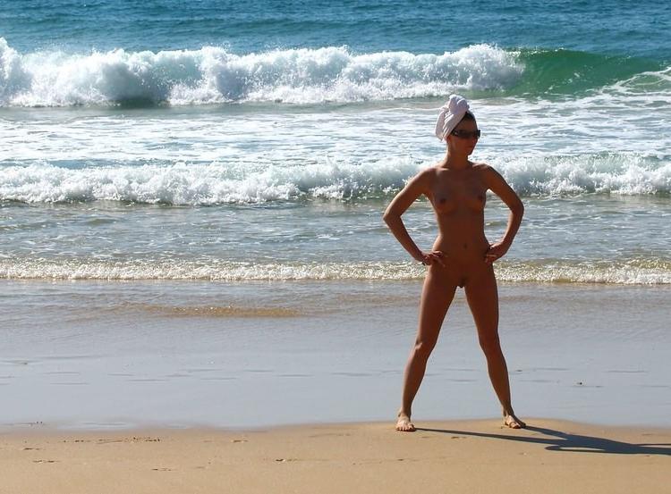 15P Blonde amazes the nude beach with her sexy body