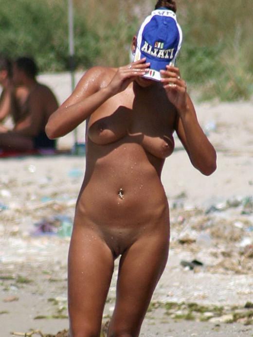 15P Blonde amazes the nude beach with her sexy body