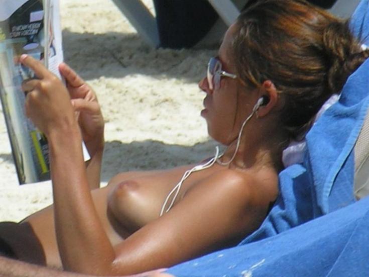 15P Blonde amazes the nude beach with her sexy body