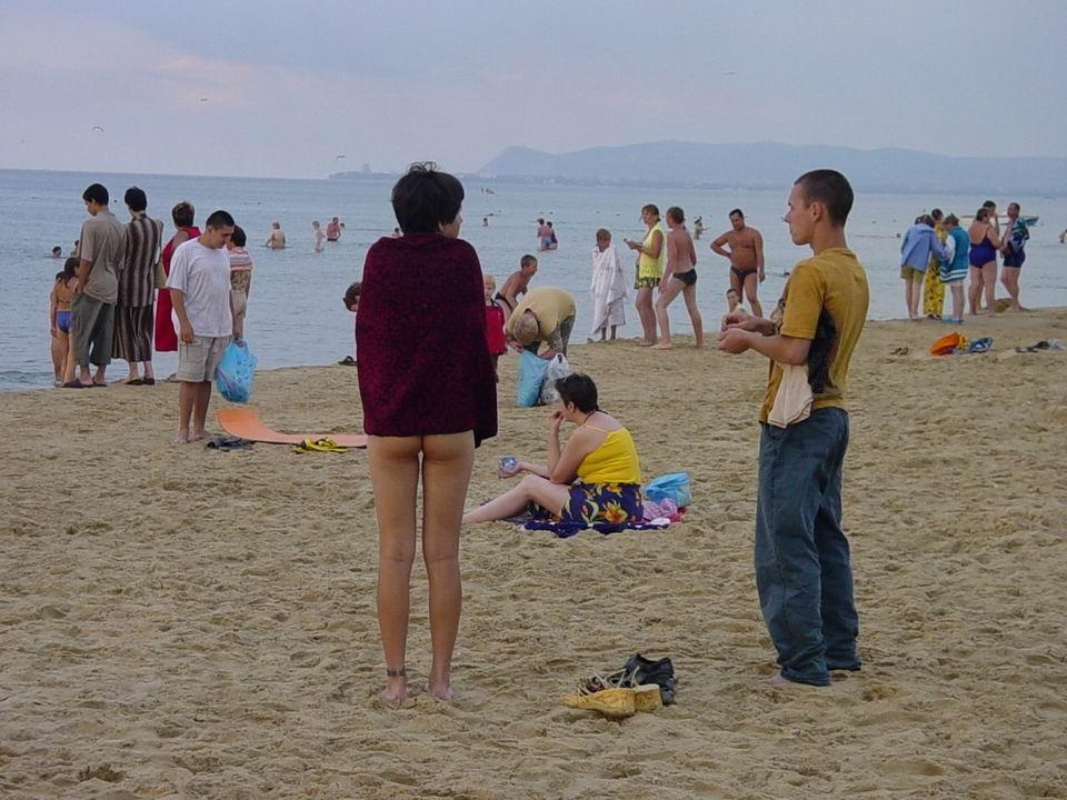 15P Sexy curvaceous cutie strips at a nudist beach