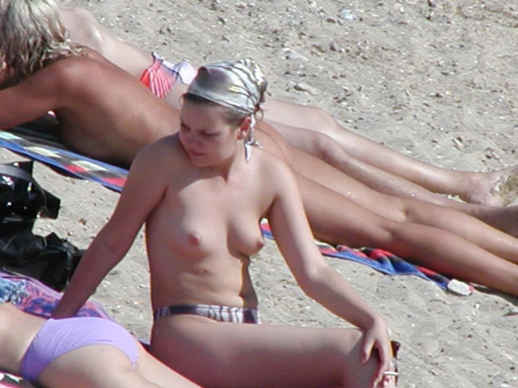 15P Sexy curvaceous cutie strips at a nudist beach