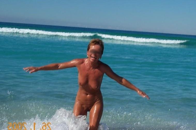 15P Brunette amazes the nude beach with her sexy body
