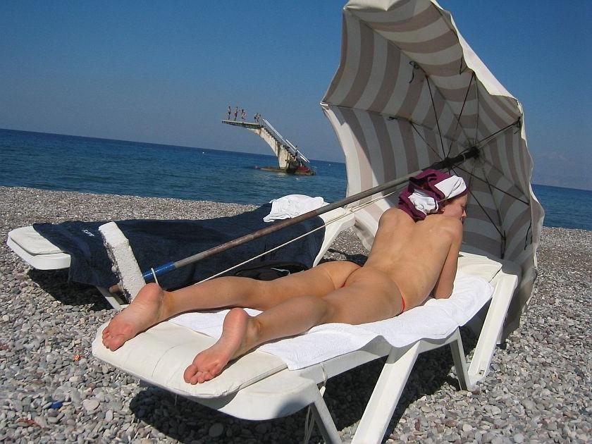 15P Brunette amazes the nude beach with her sexy body