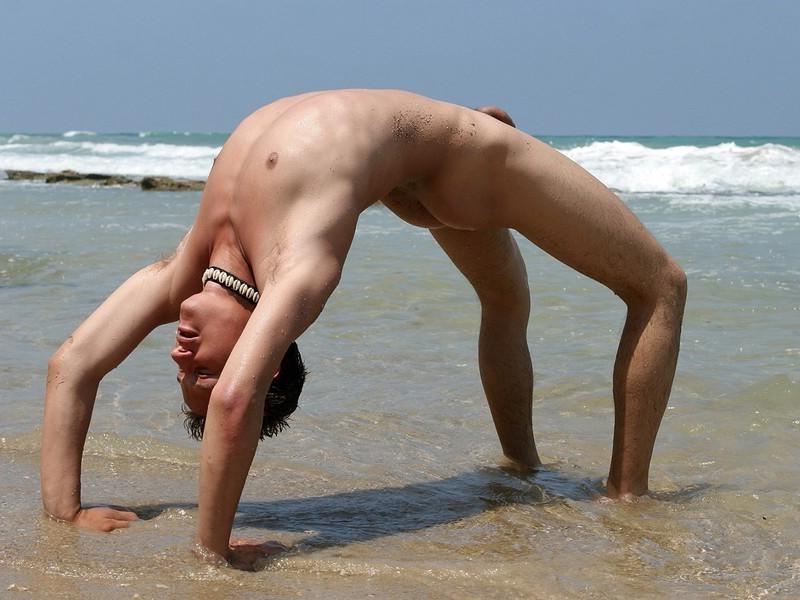 15P Big breasted nude goddess poses on a nude beach