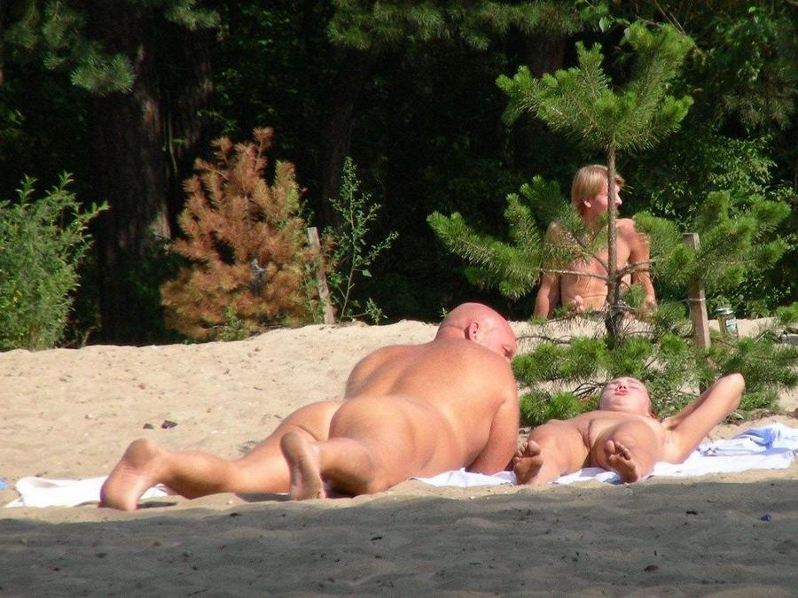 15P Big breasted nude goddess poses on a nude beach