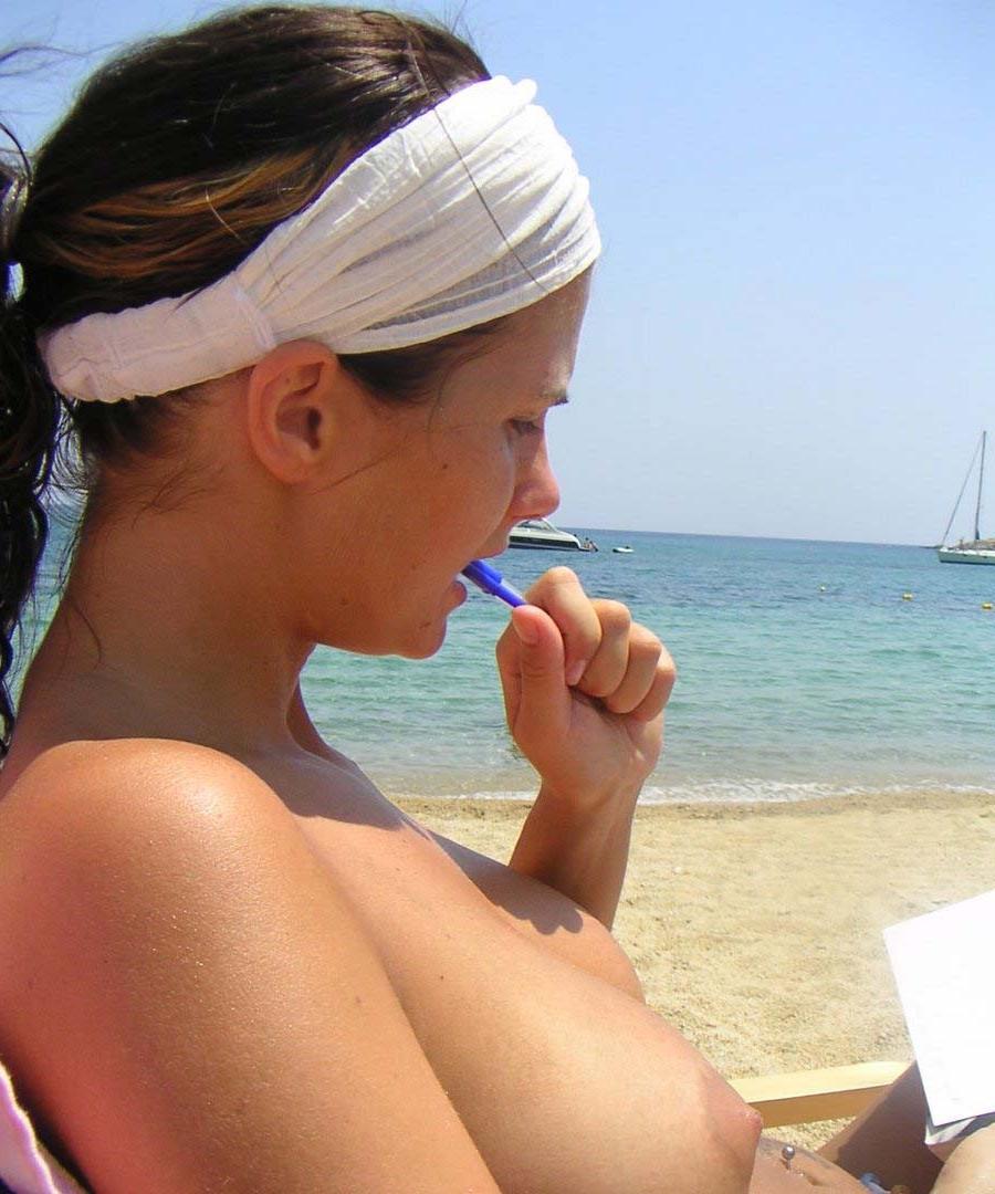 15P MILF With Perfect Tits On The Beach 