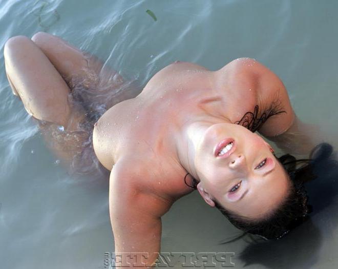 15P Cute brunette bikini babe Veronica Da Souza posing on the beach