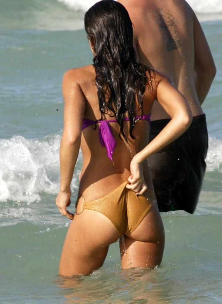 16P Jessica Alba wet see through tits and pussy