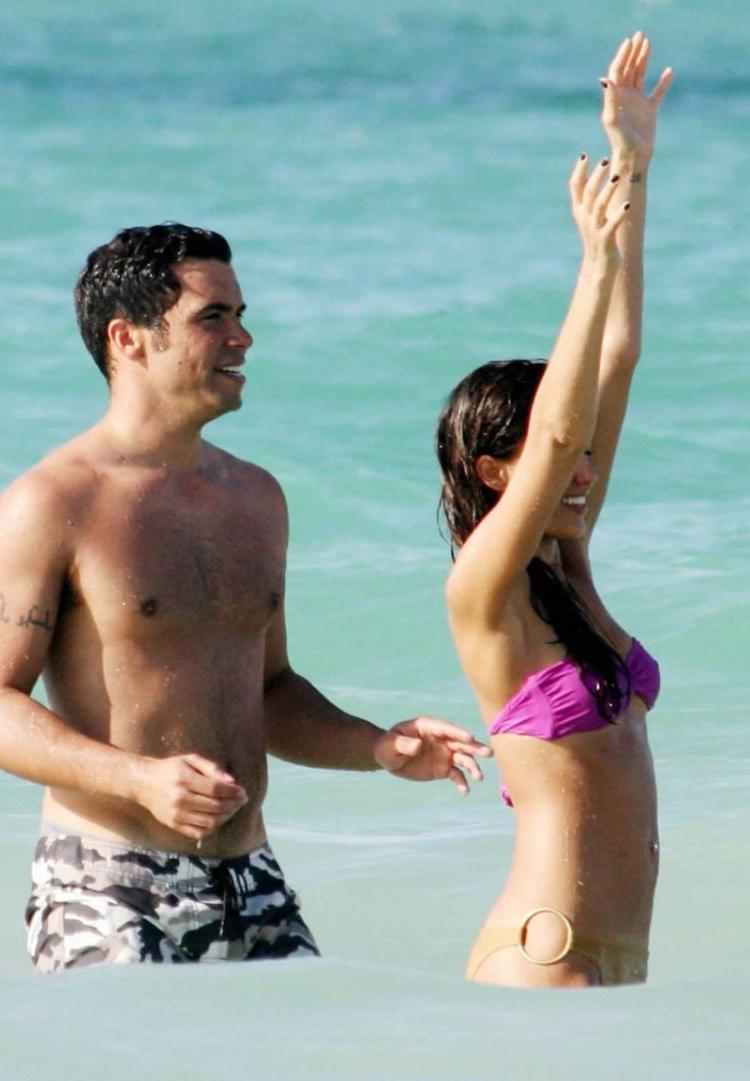 16P Jessica Alba sexy beach see through boobs