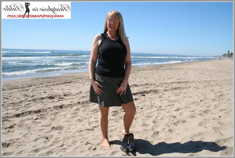 15P amateur woman posing in pantyhose on the beach