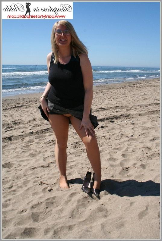15P amateur woman posing in pantyhose on the beach