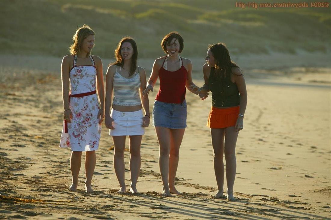 16P Four amateur girls swimming naked at the beach