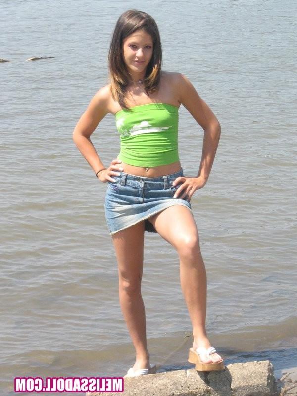 15P Melissa exposes her teen tits and pink pussy at beach