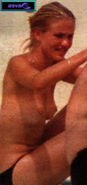 15P Sexy Cameron Diaz nude beach pictures