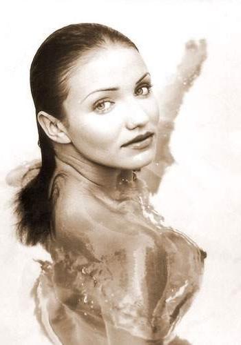 15P Sexy Cameron Diaz nude beach pictures