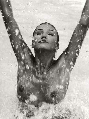 15P Sexy Cameron Diaz nude beach pictures
