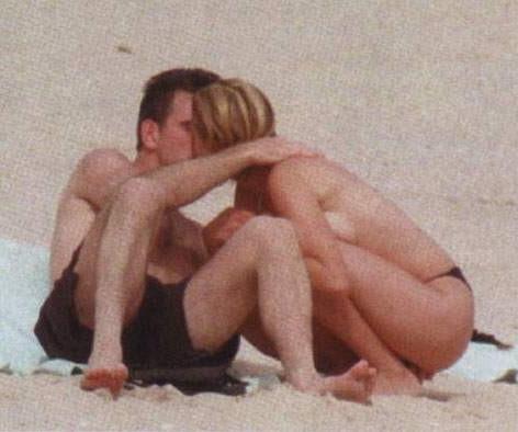 15P Sexy Cameron Diaz nude beach pictures