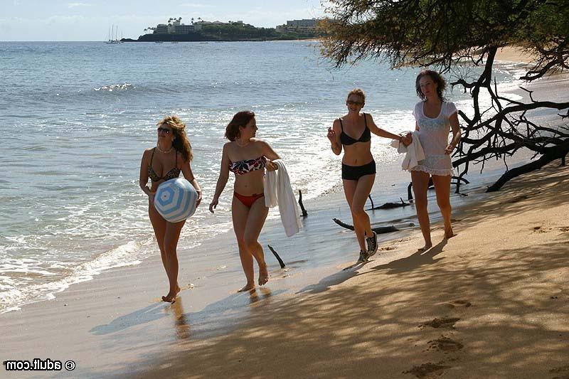 16P Four lesbians on a Hawaiian beach