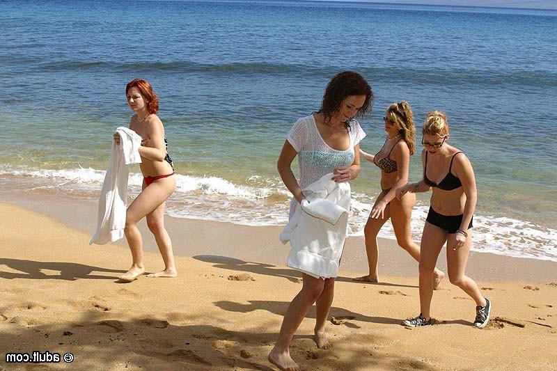 16P Four lesbians on a Hawaiian beach