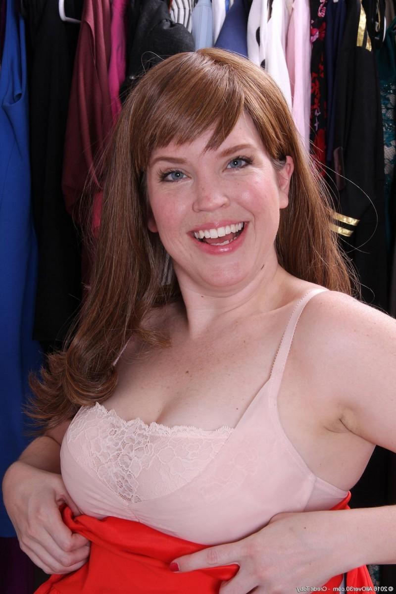 12P Busty curvy wife plays with her pussy