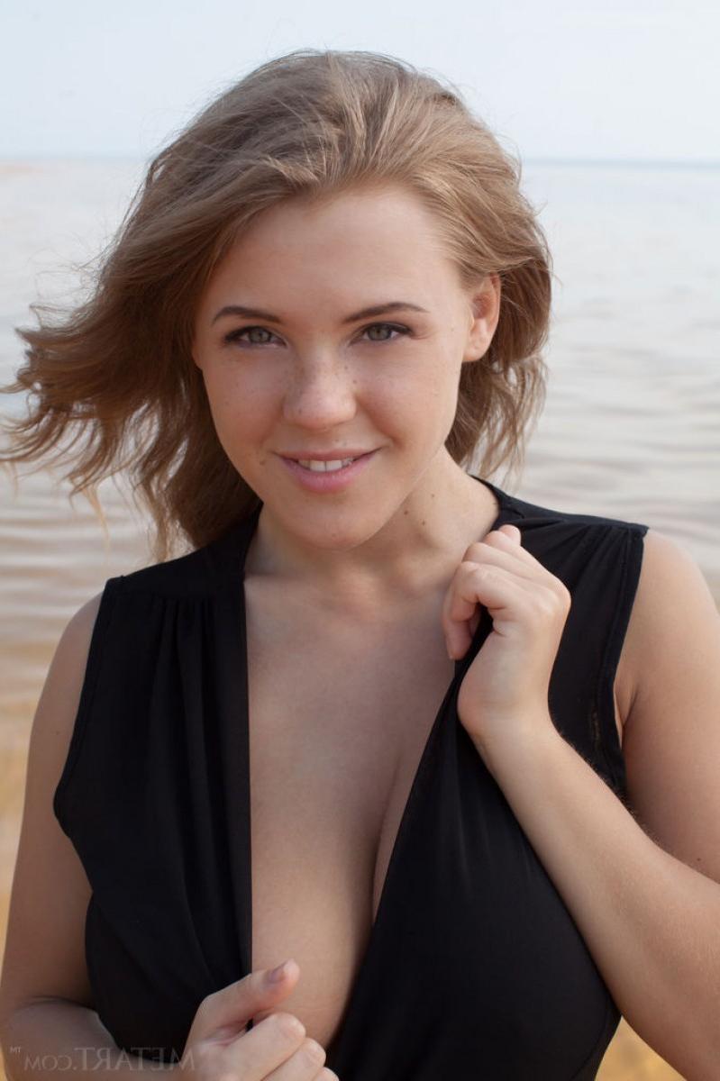 12P Busty wet babe with nice melons