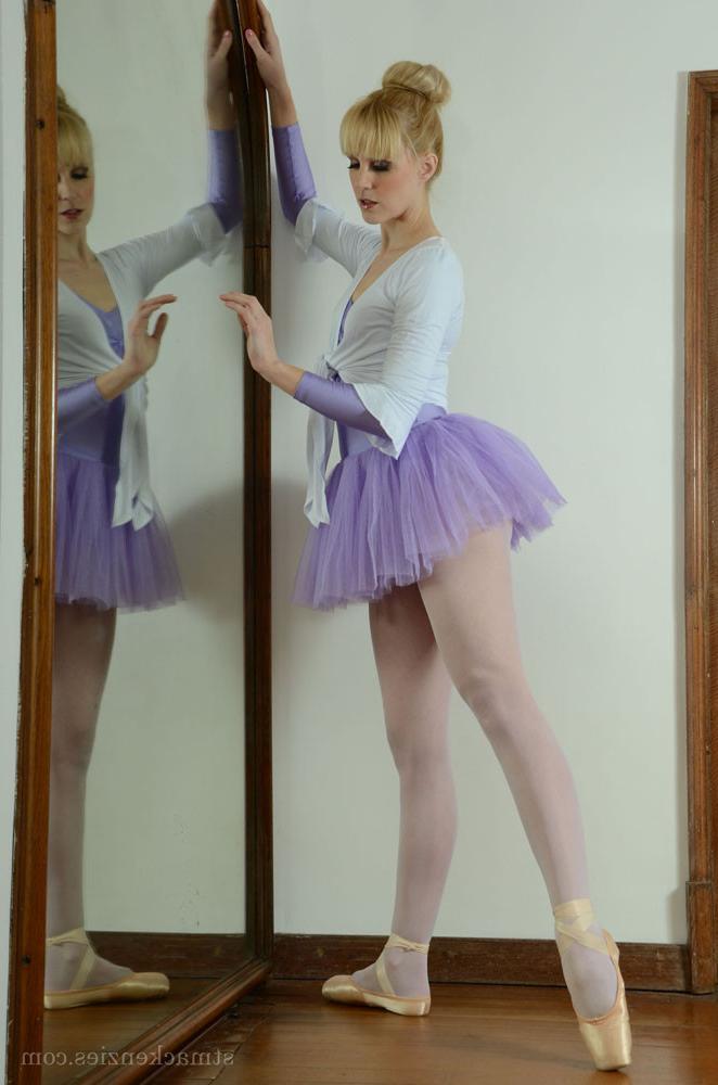 15P Miss Du Bois is practicing for her next ballet lesson in the dance studio. As sh