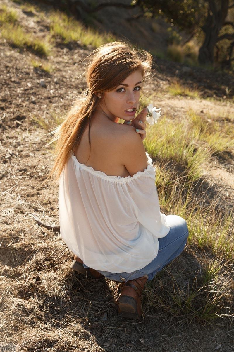 12P Busty outdoor babe with nice tits