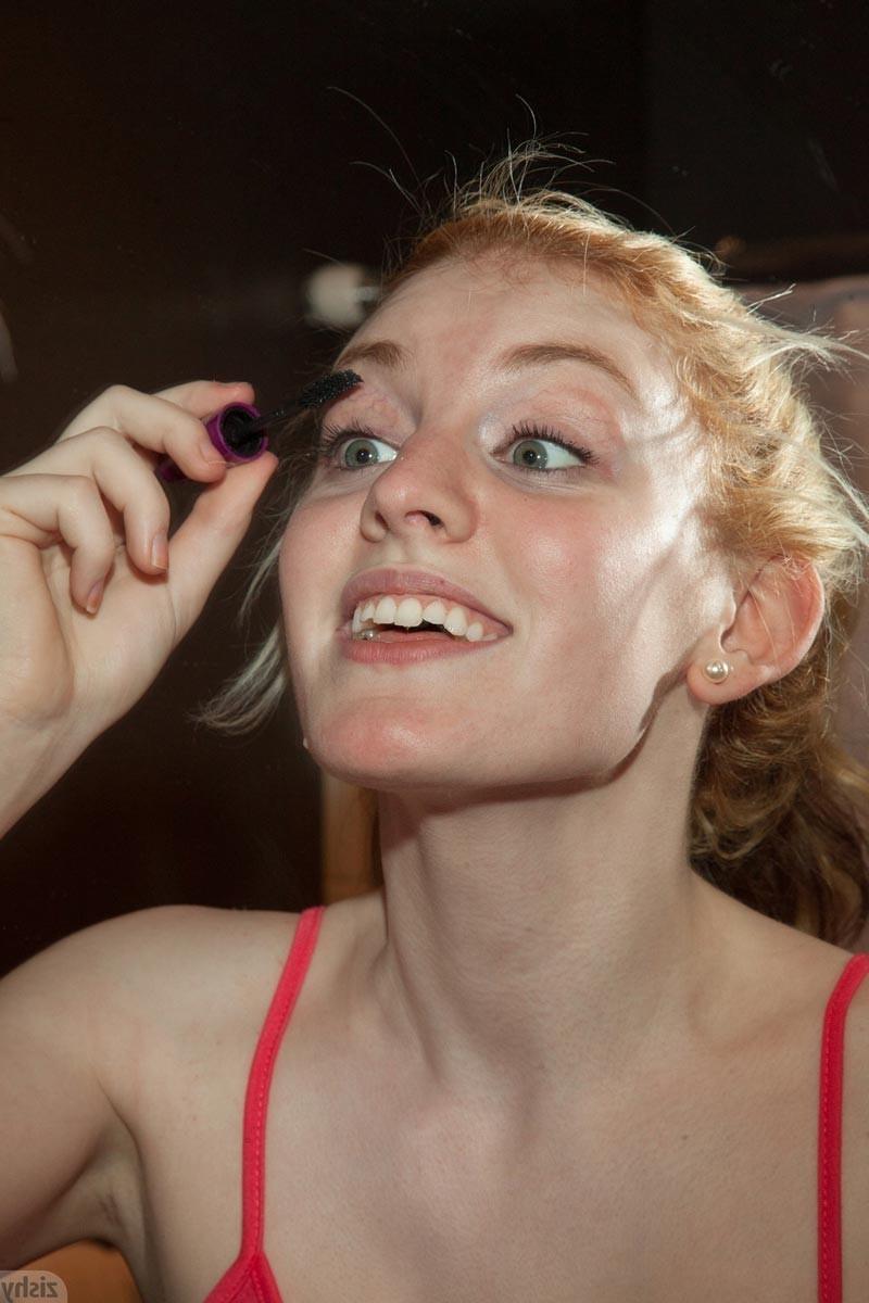 12P Busty amateur blonde in panties