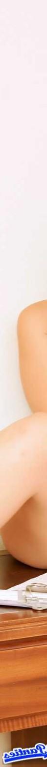 18P Daisy on the desk white thong panties