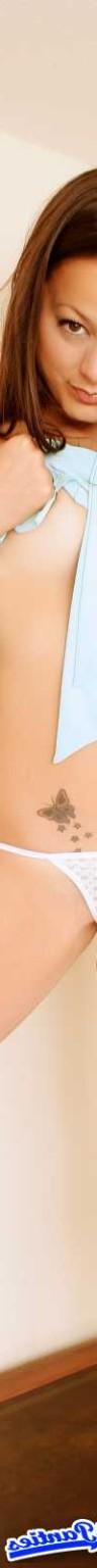 18P Daisy on the desk white thong panties