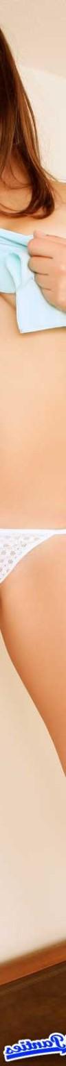 18P Daisy on the desk white thong panties
