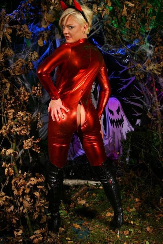 16P Happy Halloween from sexy devil Emma B.