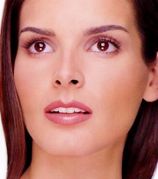 15P super hot actress Angie Harmon nudes and see thrus