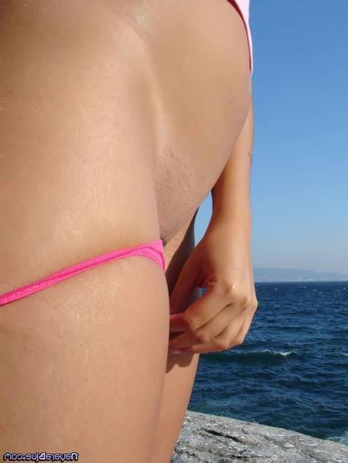 15P Nayara Blue exposes her hot tight body