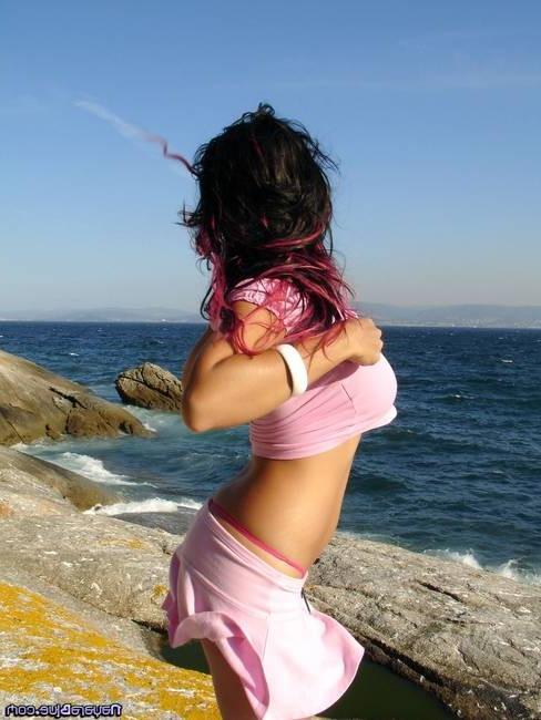 15P Nayara Blue exposes her hot tight body