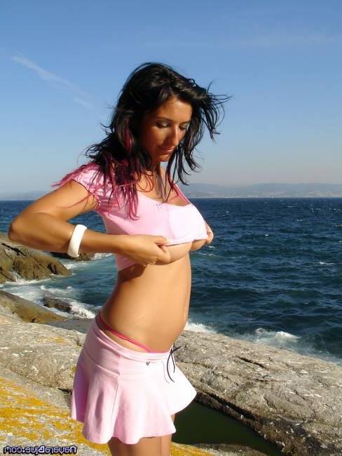 15P Nayara Blue exposes her hot tight body
