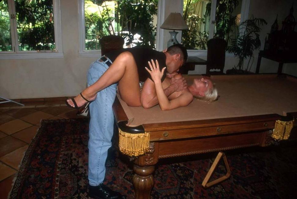 15P Silvia Saint enjoys oral pleasuring