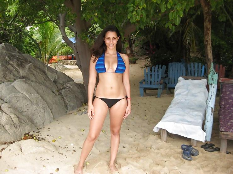 25P 2 Latin Sisters on Vacation