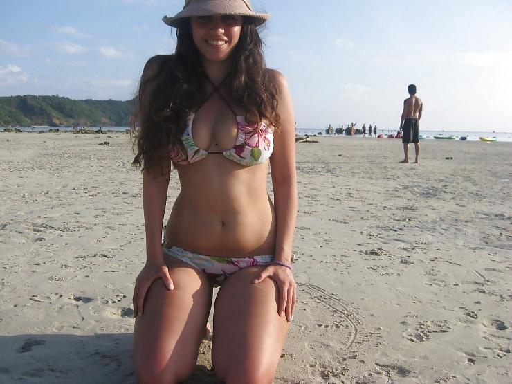 25P 2 Latin Sisters on Vacation