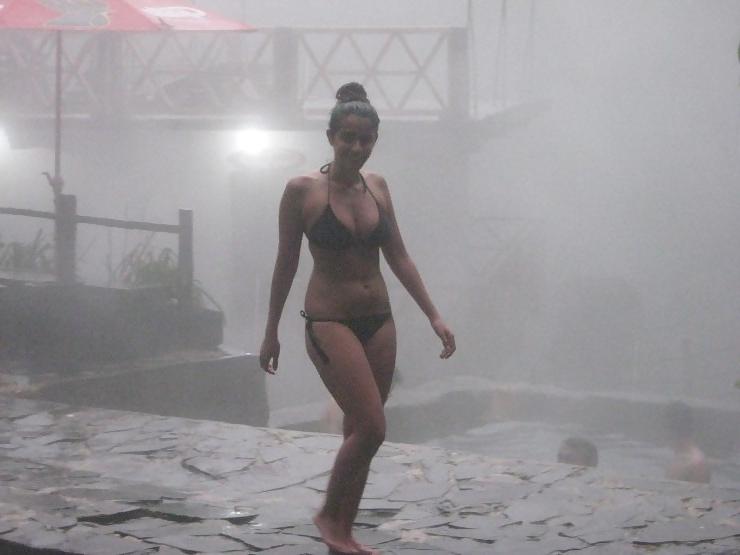 25P 2 Latin Sisters on Vacation