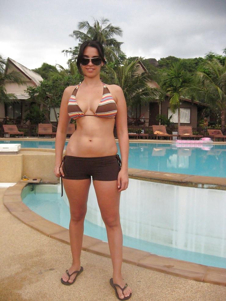 25P 2 Latin Sisters on Vacation