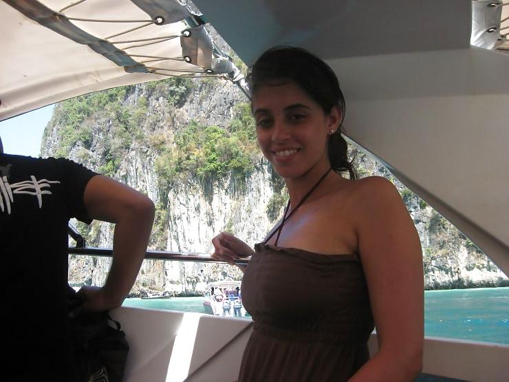 25P 2 Latin Sisters on Vacation