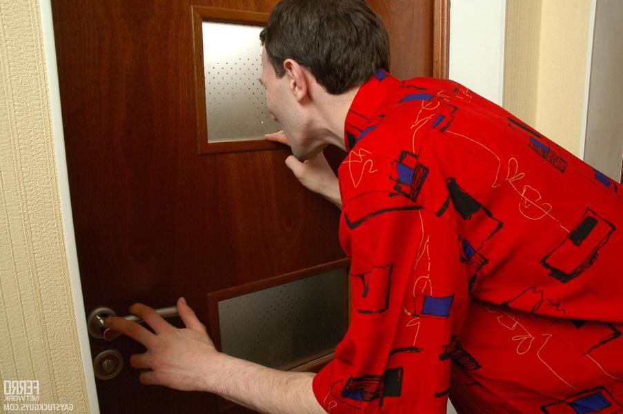 20P Spying upon friend a gay guy eventually takes award of hard dick in his ass