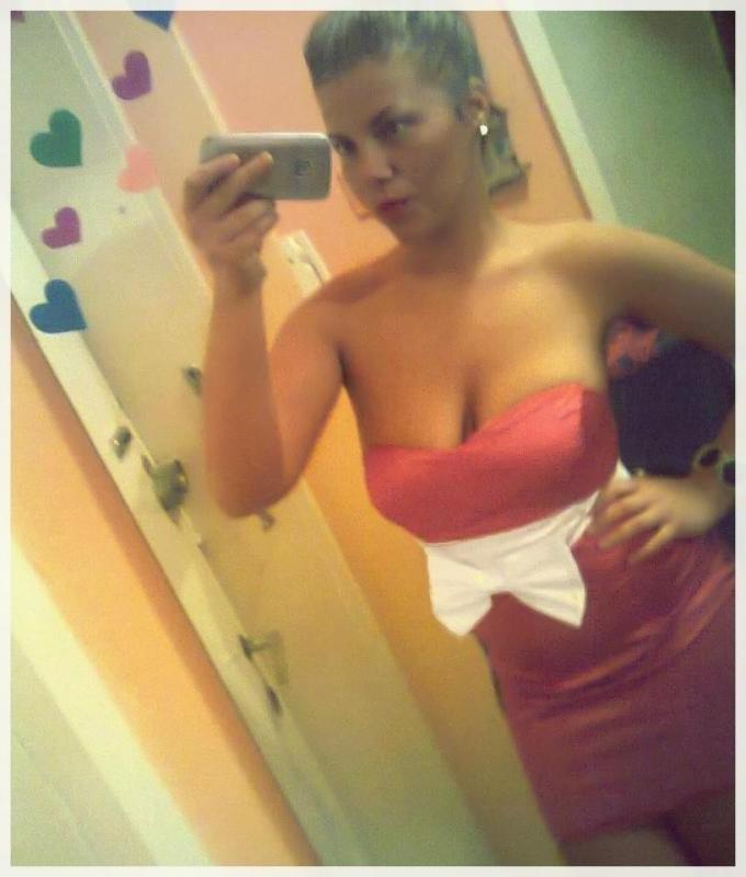 10P Heavy-chested kinky babe likes showing off her huge tits