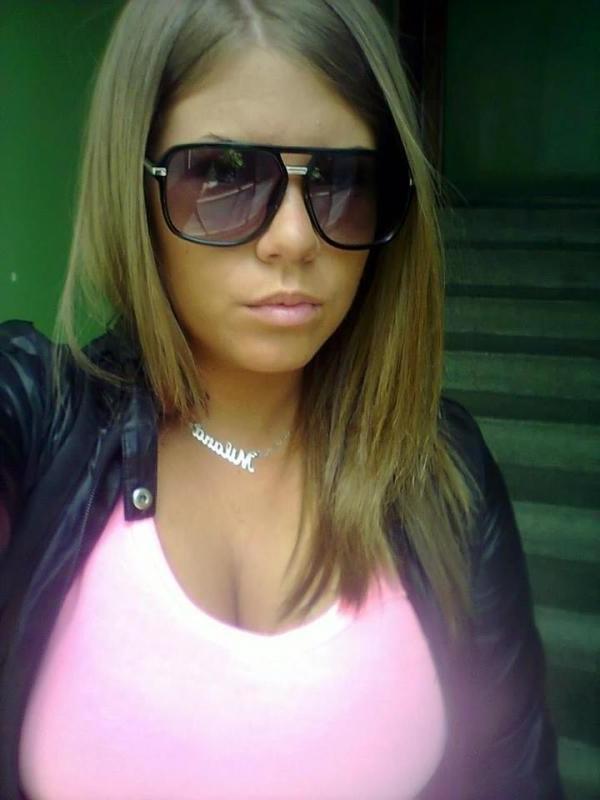 10P Heavy-chested kinky babe likes showing off her huge tits