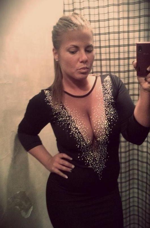 10P Heavy-chested kinky babe likes showing off her huge tits