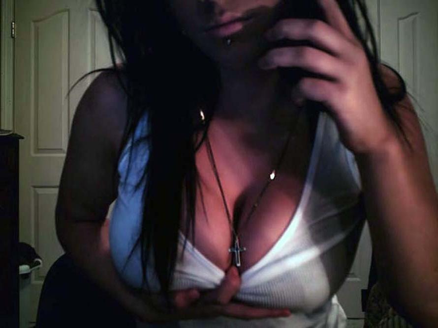 6P Gallery of amateur sexy steamy hot heavy-chested babes