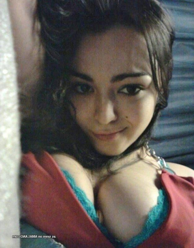 12P Sexy heavy-chested chicks showing their nice breasts