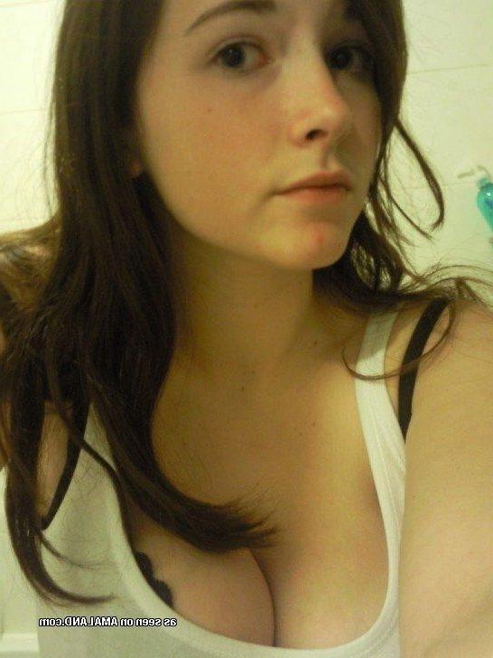 10P Collection of busty amateur chicks posing for their BFs