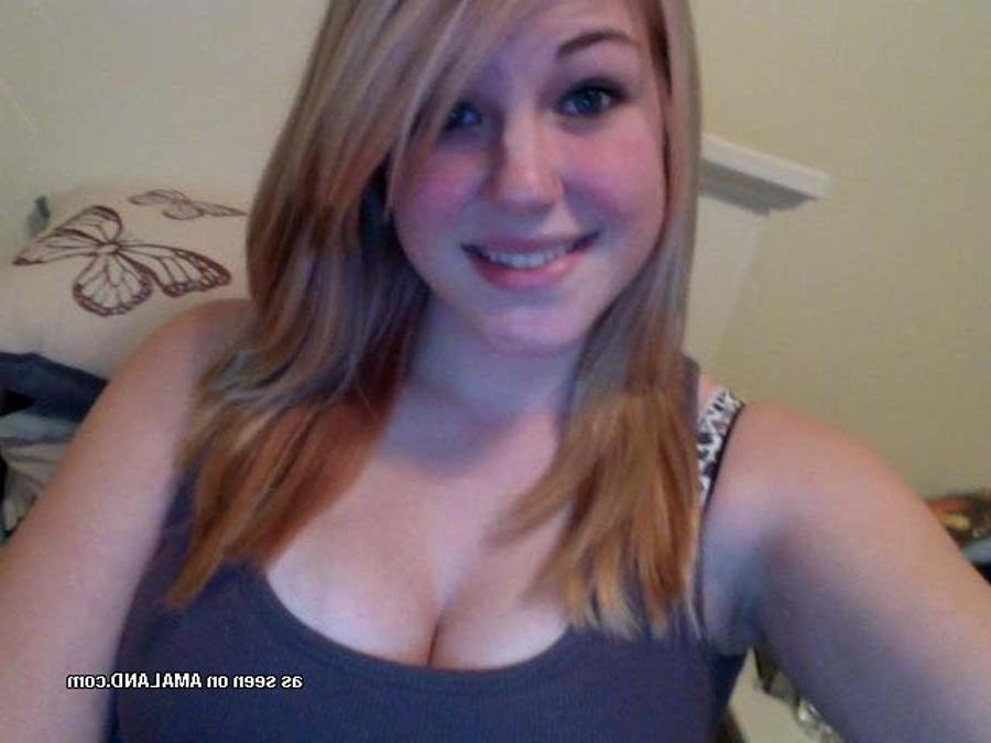 12P Collection of steamy hot amateur heavy-chested chicks